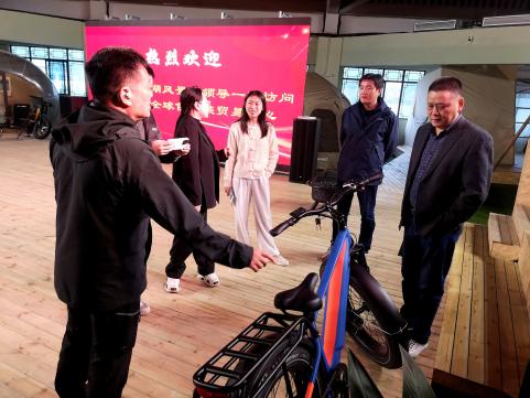 海盐县南北湖风景区领导一行到露营之家金华全球供应链贸易中心考察交流调研(图6)
