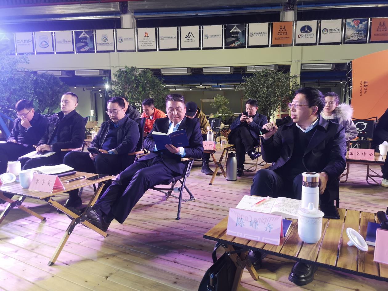 2025中国国际露营大会方案汇报交流会在金华供应链贸易中心举行:共绘露营新蓝图(图6) 2025中国国际露营大会方案汇报交流会在金华供应链贸易中心举行:共绘露营新蓝图(图6)