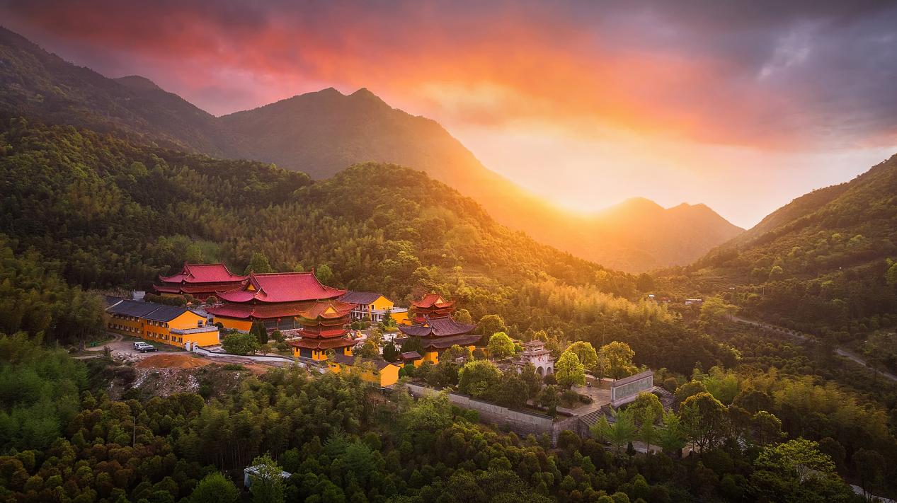 世界最梦幻职业“金华山首席风景体验官”(图1) 世界最梦幻职业“金华山首席风景体验官”(图1)