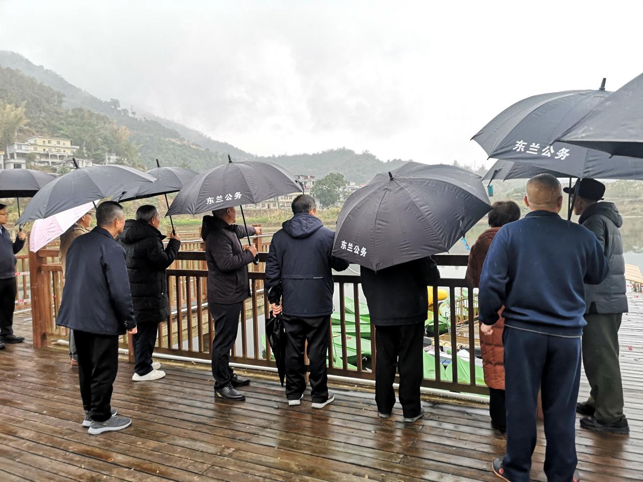 东兰县退休老干部考察调研坡豪湖露营地:见证生态与产业融合新篇章(图5) 东兰县退休老干部考察调研坡豪湖露营地:见证生态与产业融合新篇章(图5)