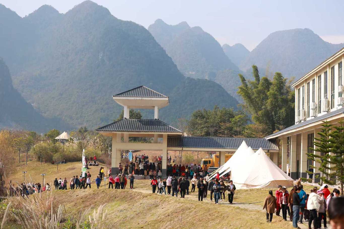 东兰云仓关于坡豪湖露营地二期住宿单元建设的选品公告——诚邀全国露营装备供应商共筑户外野奢新标杆(图3)