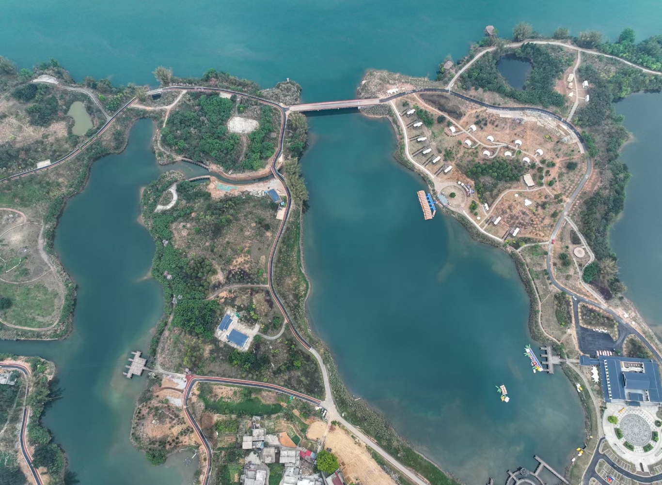 东兰坡豪湖露营地，专业路亚艇为户外休闲运动爱好者打造极致垂钓体验(图8)