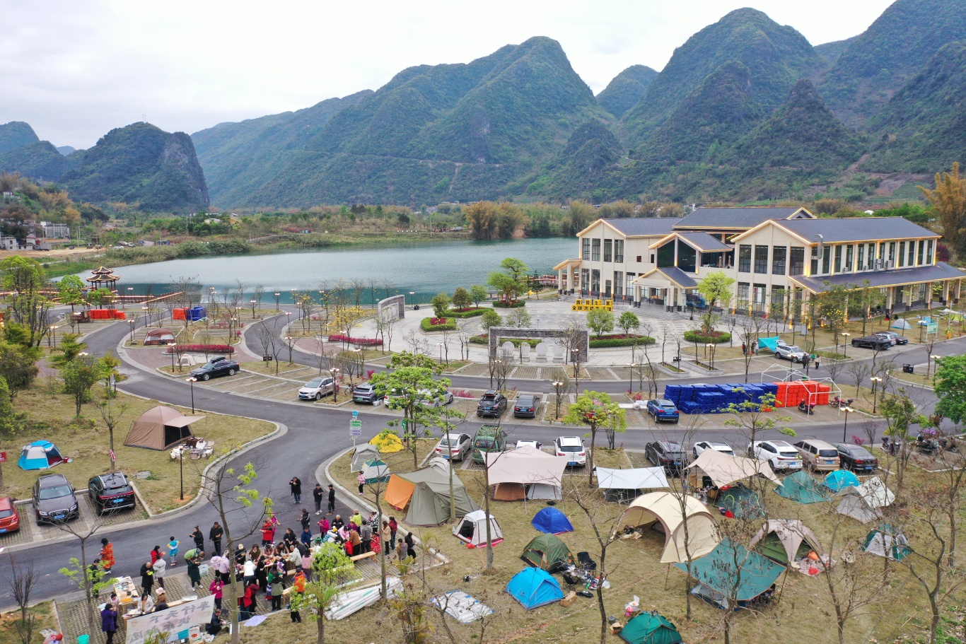 东兰坡豪湖露营地,专业路亚艇为户外休闲运动爱好者打造极致垂钓体验(图9) 东兰坡豪湖露营地,专业路亚艇为户外休闲运动爱好者打造极致垂钓体验(图9)