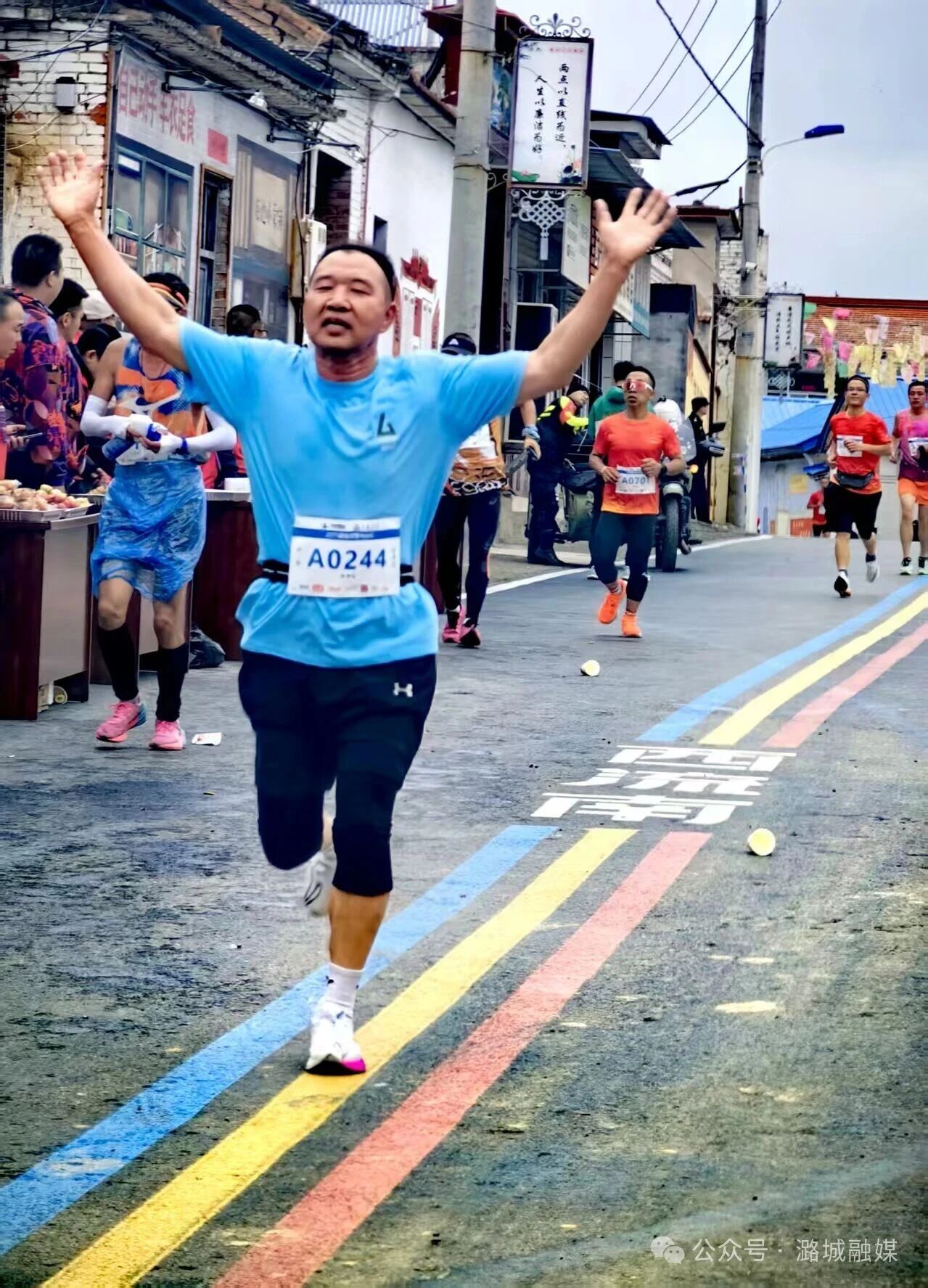 在奔跑中感受潞城温度 2025潞城半程马拉松鸣枪开跑(图6) 24.jpg