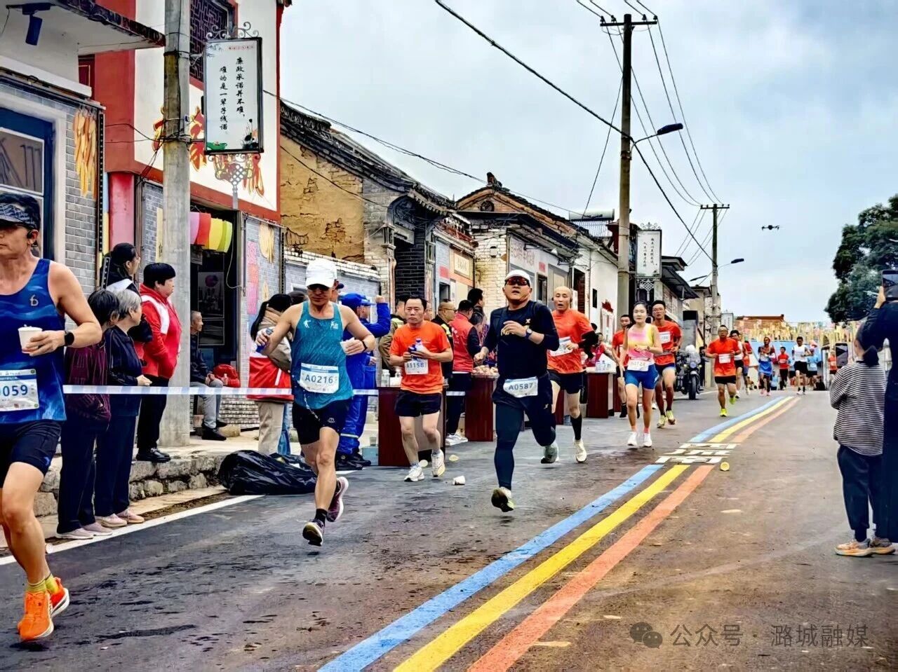 在奔跑中感受潞城温度 2025潞城半程马拉松鸣枪开跑(图7) 25.jpg