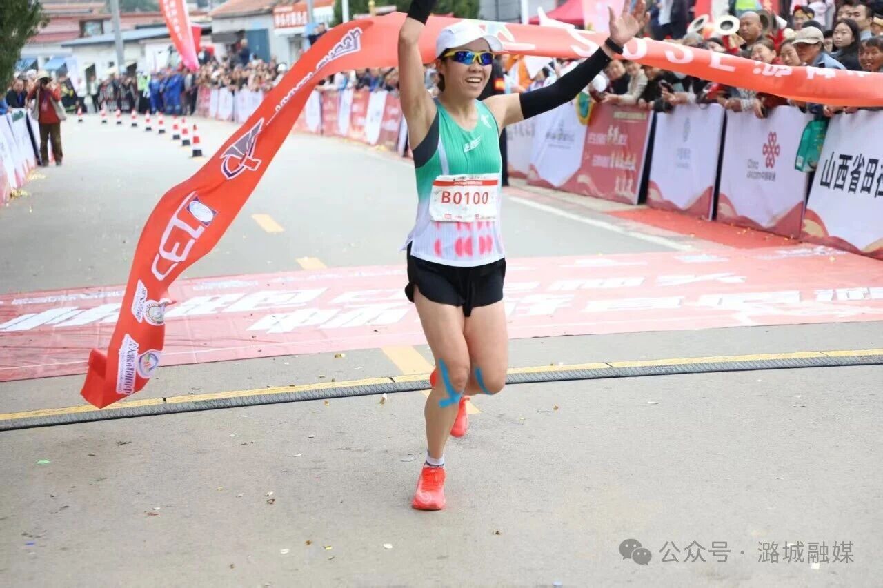 在奔跑中感受潞城温度 2025潞城半程马拉松鸣枪开跑(图15) 33.jpg