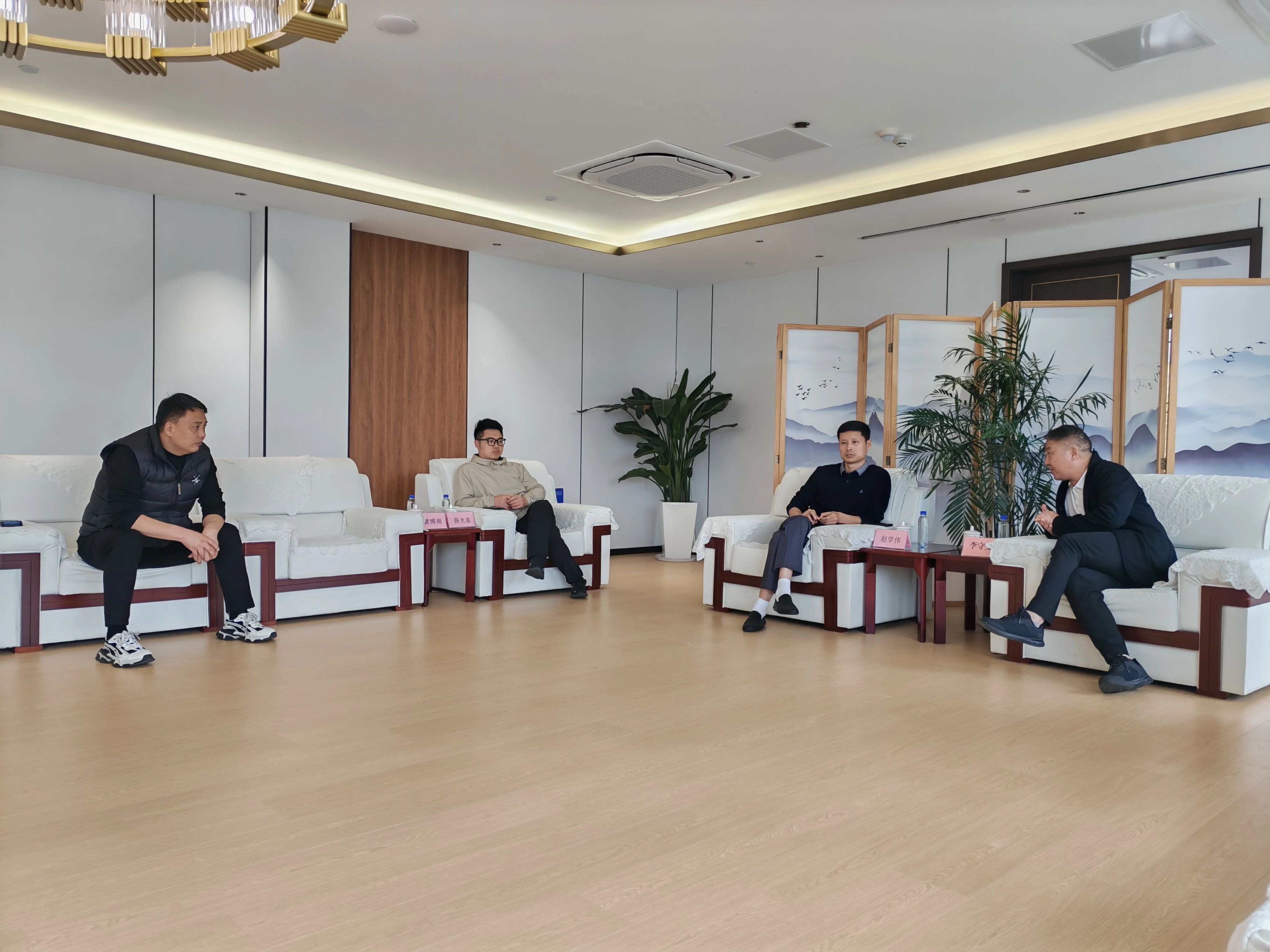 河北固安大清河管委会与固安国际商贸城相关领导莅临露营之家全球供应链贸易中心考察交流(图5) 4.jpg