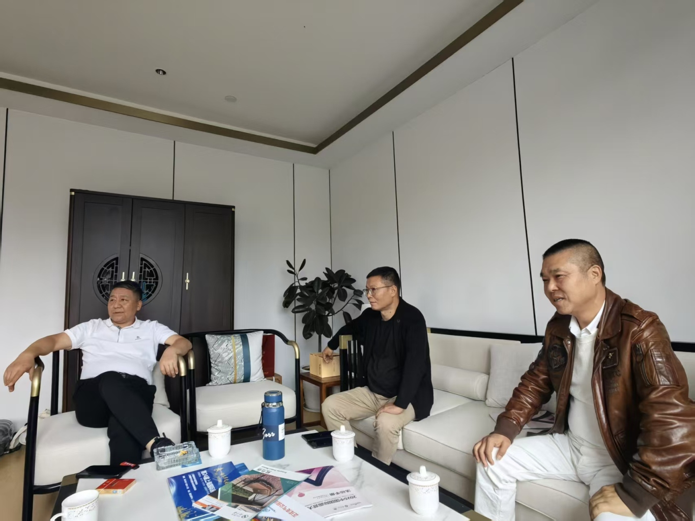 中国国际露营大会浙江房车大队周建锋大队长一行访问露营之家产业链(金华)总部基地(图3) 1.jpg