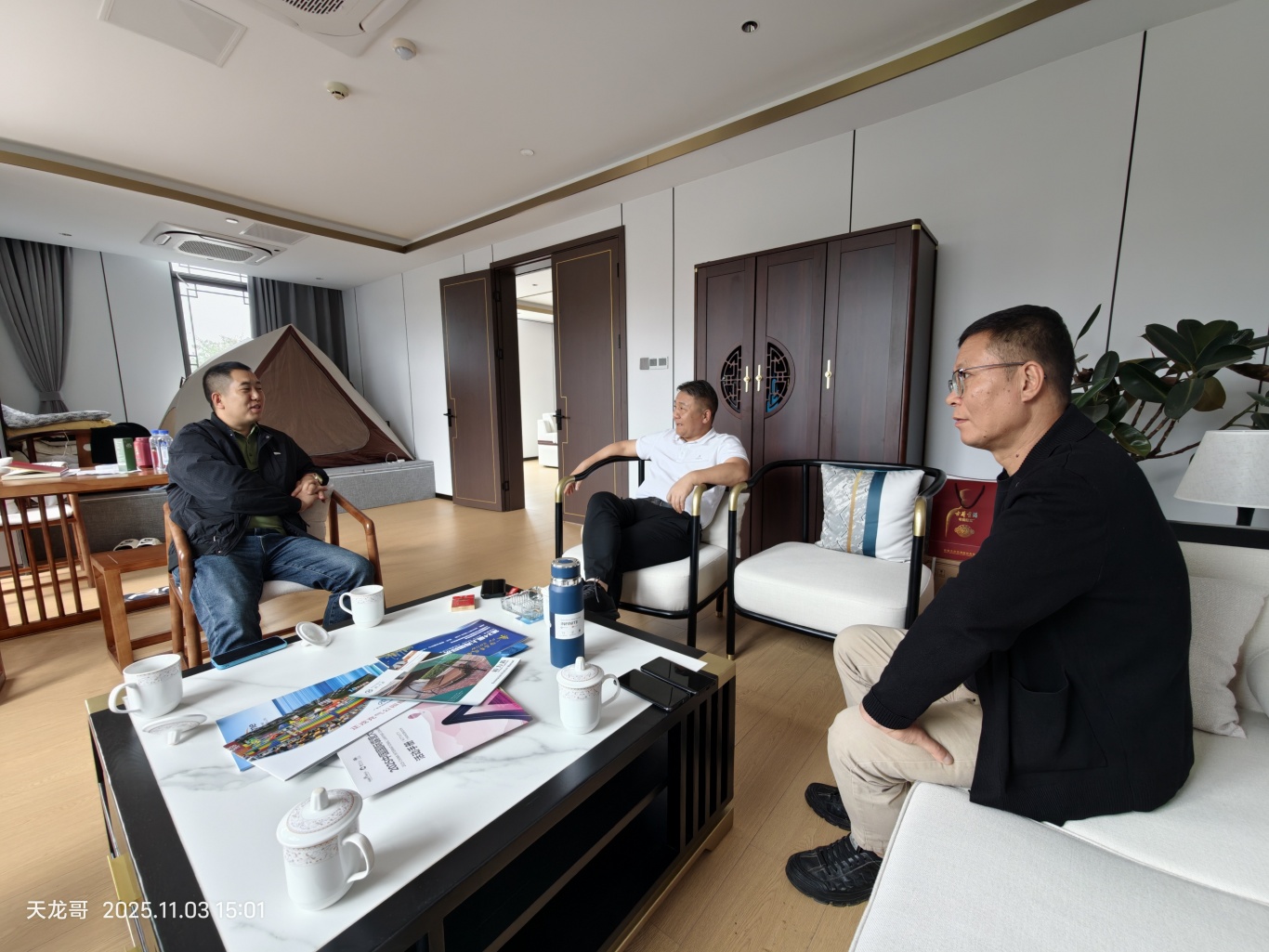 中国国际露营大会浙江房车大队周建锋大队长一行访问露营之家产业链(金华)总部基地(图5) 4.jpg