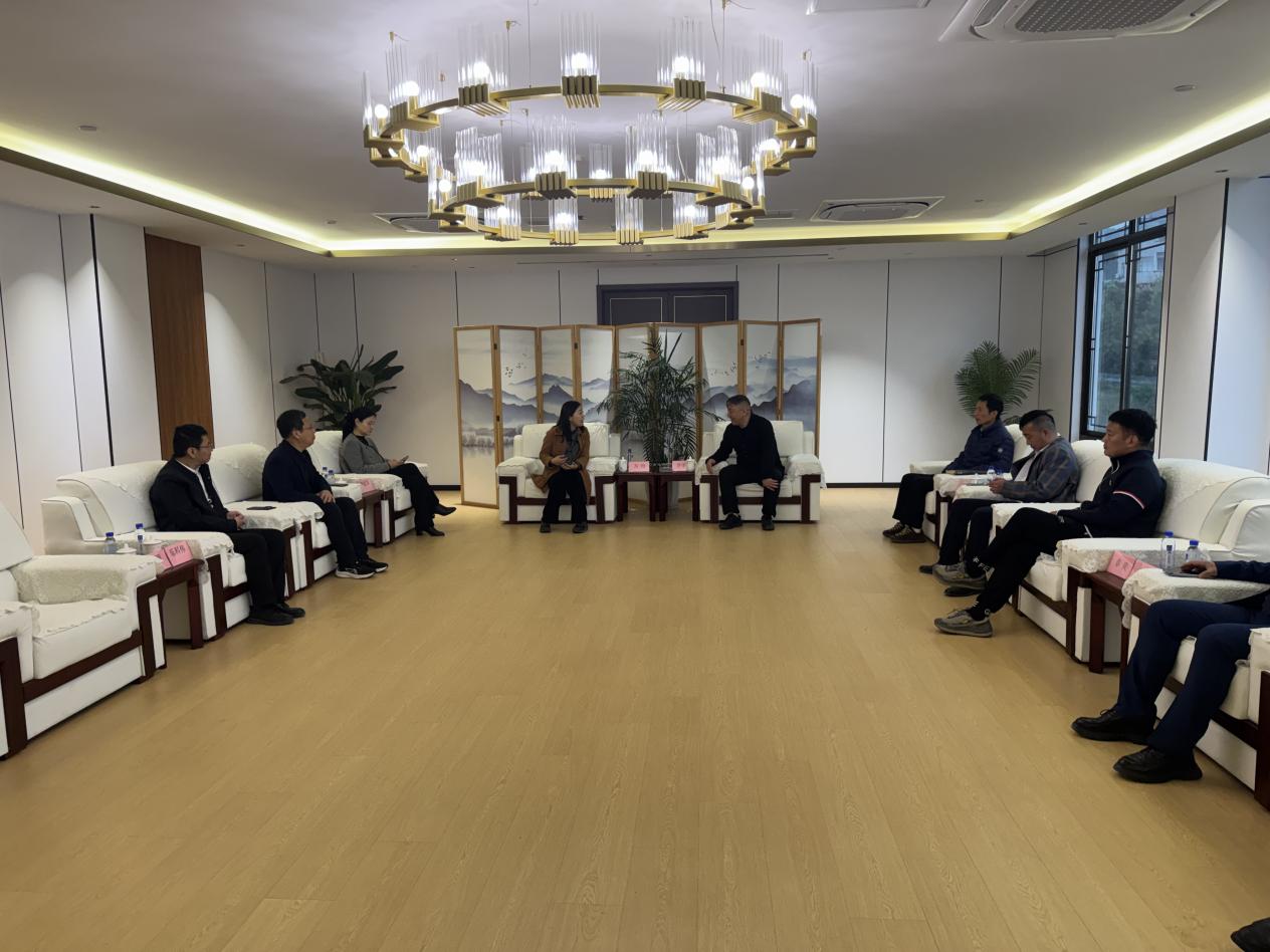 鹰潭市人民政府副市长万玲一行赴露营之家全球供应链贸易中心考察调研(图5) 鹰潭市人民政府副市长万玲一行赴露营之家全球供应链贸易中心考察调研(图5)