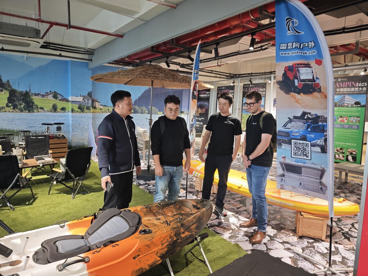 澳大利亚客商慕名探访露营之家全球优选供应链贸易中心—跨国“露营风”吹到金华!(图2) 澳大利亚客商慕名探访露营之家全球优选供应链贸易中心—跨国“露营风”吹到金华!(图2)