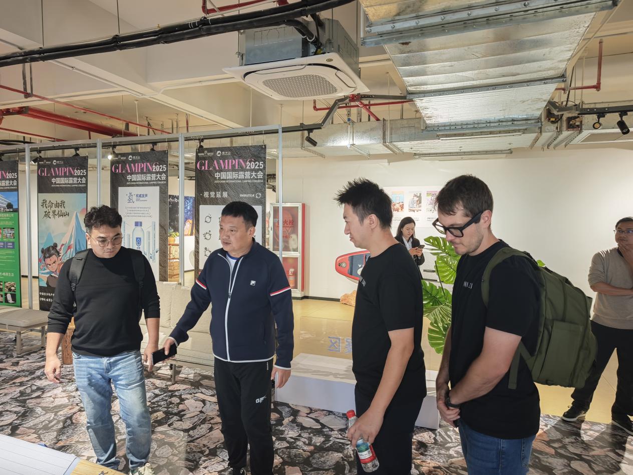 澳大利亚客商慕名探访露营之家全球优选供应链贸易中心—跨国“露营风”吹到金华!(图3) 澳大利亚客商慕名探访露营之家全球优选供应链贸易中心—跨国“露营风”吹到金华!(图3)
